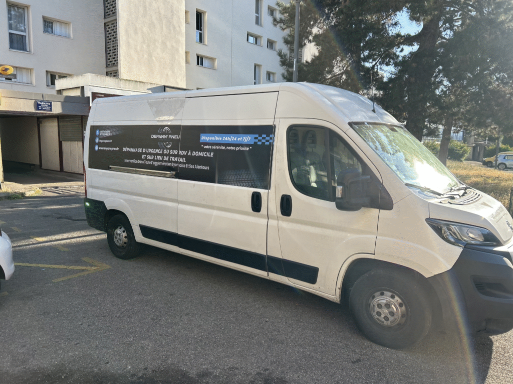 Services services dépannage pneu lyon van service 24h.jpg